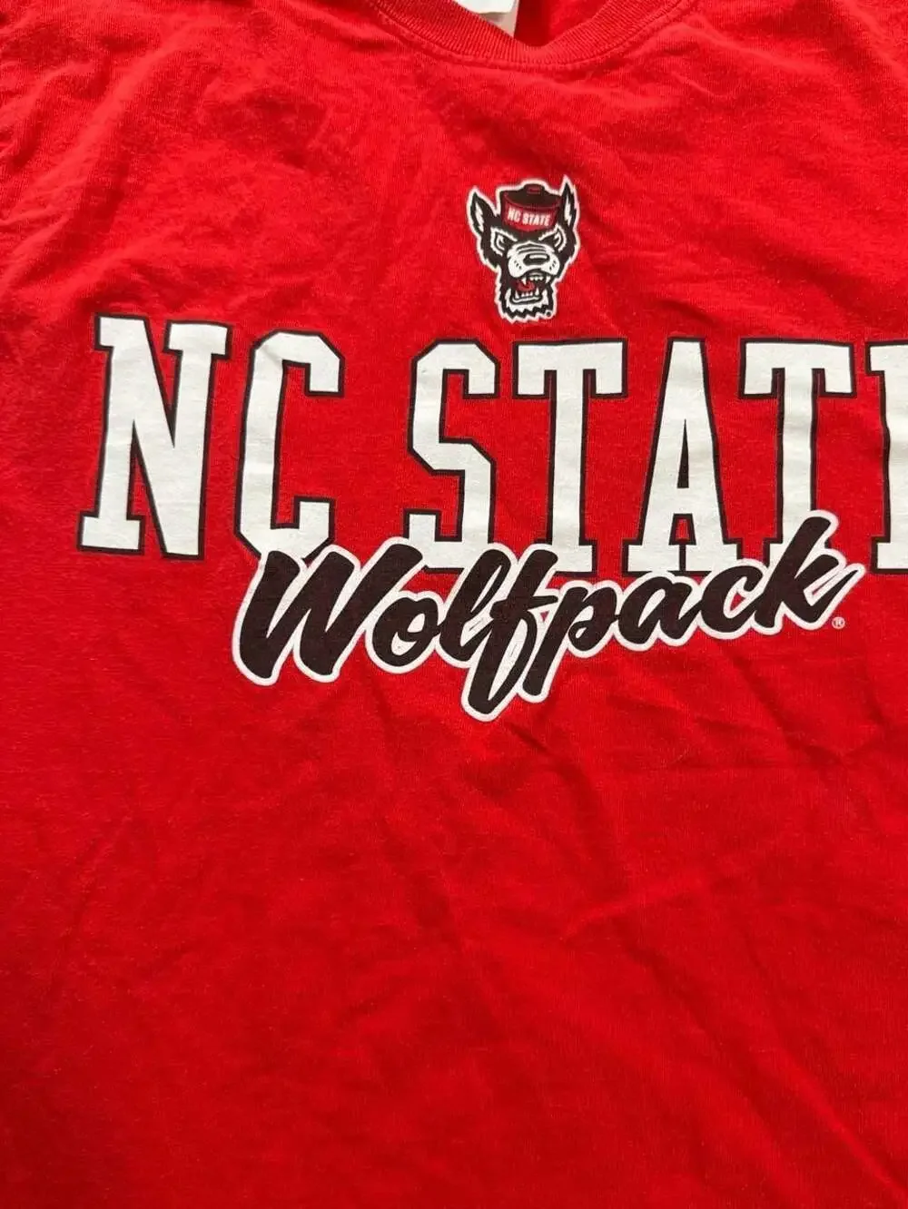 Gildan NC State Wolfpack T-Shirt Size M Red White Crisp Graphic - Picture 2 of 5